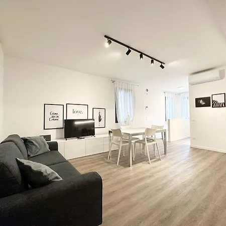 New 2024 Modern Apt 5m From Treviso